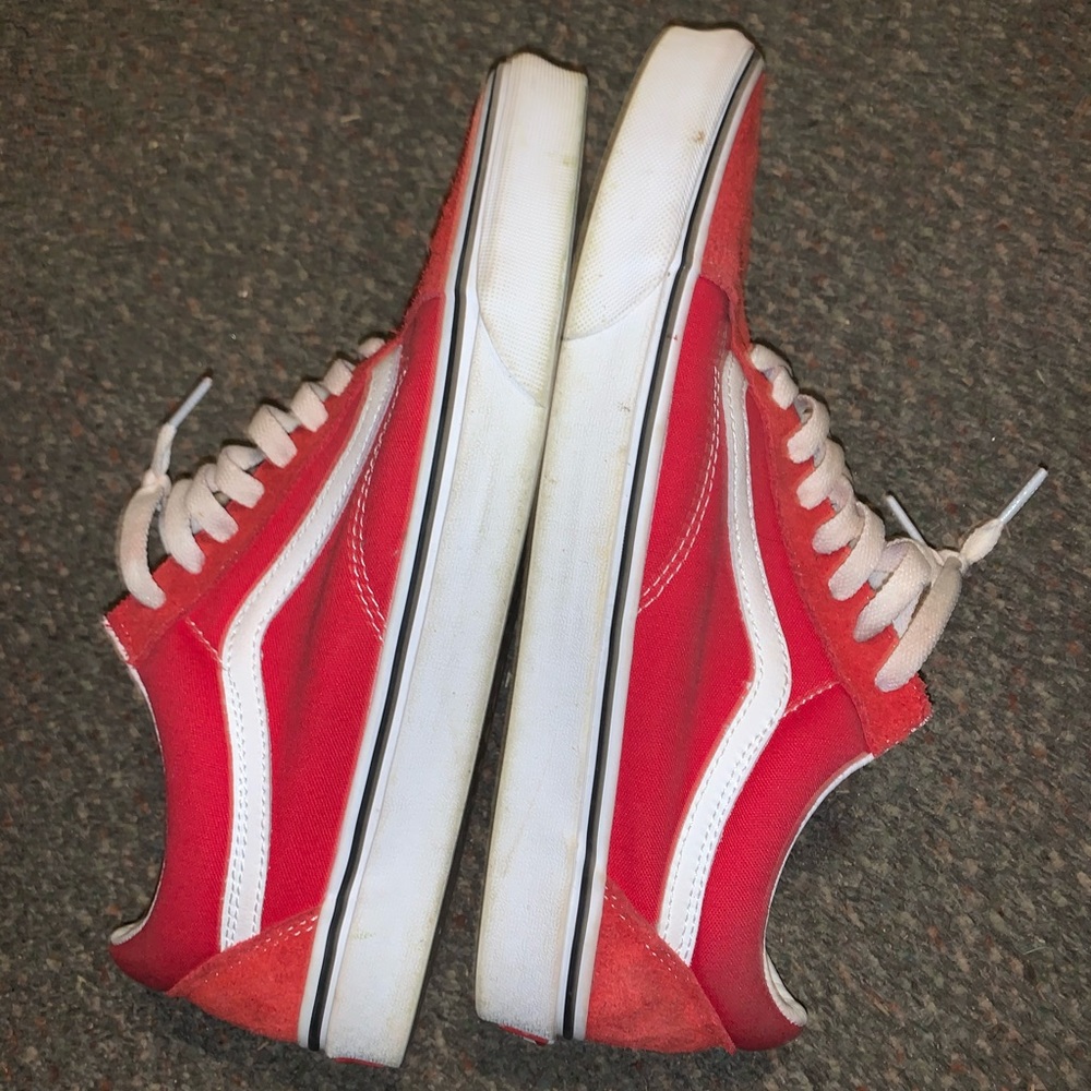 Red vans - Picture 2 of 3